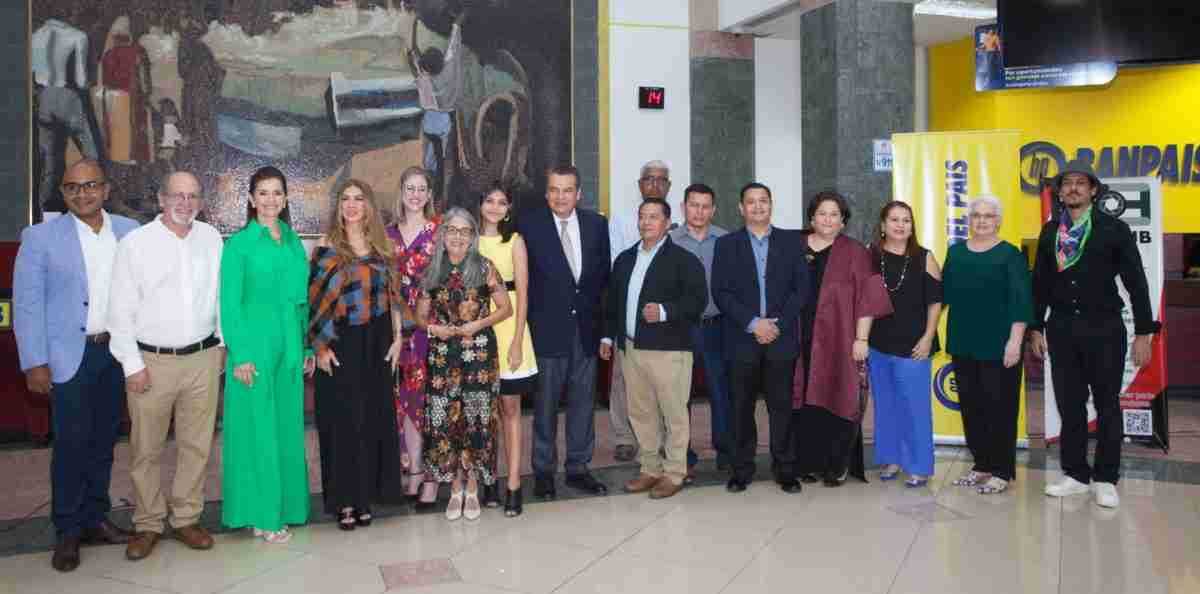 Los artistas participantes en esta muestra colectiva. Foto by Enter504.