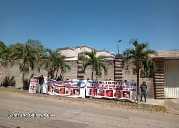 Han transcurrido ya ocho años de la lucha que tienen los extrabajadores del desaparecido Diario TIEMPO (en su versión impresa), continúan luchando por el pago de sus derechos, luego que la Corte Suprema de Justicia (CSJ), condenara a la familia Rosenthal a cumplir con el pago, pero que hasta el momento se han hecho de oídos sordos, violentando así los derechos laborales, los derechos humanos, de los más de 200 exempleados.