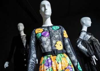 Las modas pasan, el estilo es eterno, era una de las máximas del modisto francés Yves Saint Laurent, defensor de las transparencias como arma para empoderar a las mujeres.
