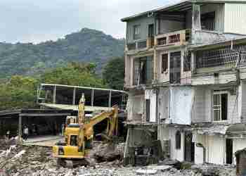 Los equipos de rescate continúan este jueves las labores de búsqueda de más de 600 personas atrapadas o desaparecidas tras el terremoto que sacudió este miércoles la costa este de Taiwán, el segundo más intenso en la historia de la isla.