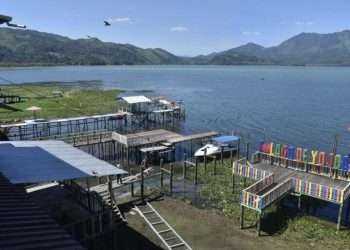 Agentes de tribunales de la Fiscalía Especial del Medio Ambiente (FEMA) presentaron requerimiento fiscal contra el presidente del consejo de administración y representante legal de la empresa Honduras Yachts  / Honduyate por daños al ambiente.