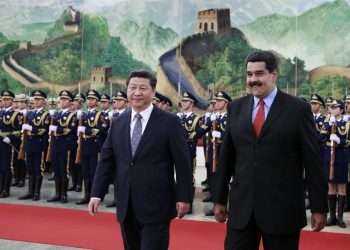 El presidente chino, Xi Jinping, y su homólogo venezolano, Nicolás Maduro, intercambiaron mensajes de felicitación con motivo del 50º aniversario del establecimiento de las relaciones entre China y Venezuela.