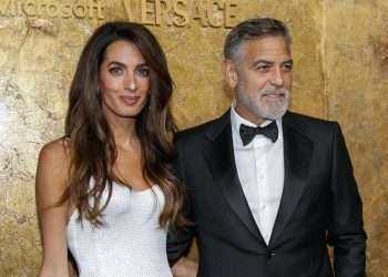 El actor George Clooney es uno de los últimos actores en sumarse a la campaña por la reelección del presidente estadounidense, Joe Biden, y estará presente esta semana en un evento de recaudación de fondos junto con la actriz Julia Roberts, según informaron varias fuentes de campaña.