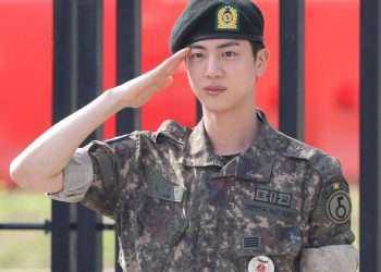 Jin, el miembro de más edad del popular grupo de K-Pop BTS, se convirtió este miércoles en el primer integrante de la banda, que se ha tomado un descanso hasta al menos el año próximo, en completar el servicio militar obligatorio.