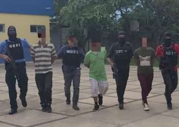 Comayagua.- A fin de combatir la delincuencia generada por miembros de bandas delictivas que operan en la zona central del país, la Dirección Policial de Investigaciones (DPI) desarticuló y capturó a tres supuestos integrantes del grupo delincuencial denominado “Los Mega Locos”, dedicados a cometer asaltos en cajeros automáticos.