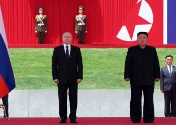 Corea del Norte y Rusia firmaron hoy un acuerdo estratégico que incluye la asistencia militar mutua en caso de ataque y articulará su relación, fortalecida al calor de la guerra de Ucrania y la apuesta nuclear de Pionyang y que busca impulsar un nuevo orden multipolar que desafíe la hegemonía estadounidense.
