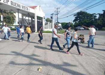 Hoy lunes 7 de octubre se cumplió el plazo de 120 días para respuesta a los empleados de las maquilas Delta Apparel y Delta Honduras, qué operan en Zip Buena Vista en Villanueva, Cortés y pues finalmente obtuvieron su respuesta, no hay empleo.