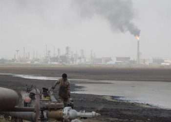 El precio del petróleo intermedio de Texas (WTI) abrió este miércoles con una subida del 2,91 %, hasta 71,86 dólares el barril, espoleado por la posibilidad de una guerra regional en Oriente Medio cada vez más probable tras el ataque de Irán a Israel en represalia de la ofensiva israelí en Líbano.