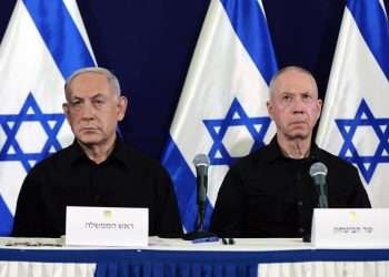 La Corte Penal Internacional (CPI) ha pedido este jueves el arresto y entrega del primer ministro israelí Benjamín Netanyahu y su exministro de Defensa Yoav Gallant por crímenes de guerra y lesa humanidad en Palestina, incluido el uso del hambre como arma de guerra en Gaza, a pesar de los intentos de Israel de retar su jurisdicción y frenar el caso.