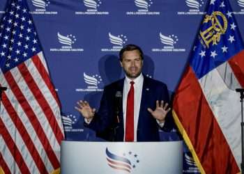 James David Vance (Ohio, 1984), vicepresidente de EEE.UU en caso de victoria de Donald Trump, define en su historia de vida el sueño de superación americano: todo en su biografía conspiraba en su contra, pero terminó estudiando en Yale, siendo senador por Ohio y aspirando a ocupar el segundo sillón del país más poderoso del mundo.