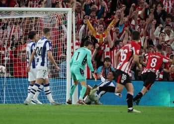Un gol de Oihan Sancet en el primer tiempo dio la victoria al Athletic Club ante la Real Sociedad en San Mamés en el más clásico de los derbis vascos y, de paso, defendió la plaza europea que al equipo bilbaíno le habían arrebatado provisionalmente los resultados de esta jornada 14.