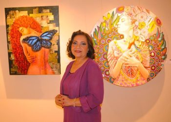 El Centro Cultural Sampedrano inauguró la vigésima quinta edición de Esencia de Mujer 2025, un evento que celebra el arte y la feminidad, rindiendo homenaje a una mujer destacada de la comunidad. En esta ocasión, el tributo es para Dina Aguilar, fundadora y directora de Misioneros de Esperanza.