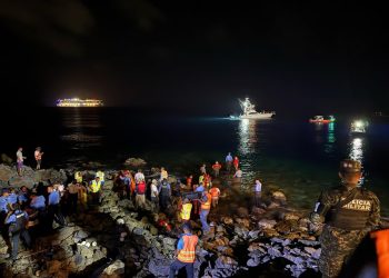 Este lunes en horas de la tarde, un avión bimotor de la empresa Líneas Aéreas Nacionales de Honduras (Lanhsa), con 15 pasajeros y dos tripulantes a bordo, cayó al mar a inmediaciones del aeropuerto Juan Ramón Gálvez en Roatán, Islas de la Bahía, zona insular de Honduras.