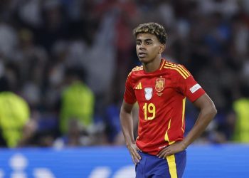 Nueve de los jugadores convocados por Luis de la Fuente, seleccionador español, para la eliminatoria de cuartos de final de la Liga de Naciones ante Países Bajos, están amenazados de suspensión y en el caso de ser amonestados en la ida en Róterdam se perderán la vuelta en Mestalla.