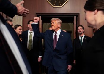 El presidente de EE.UU., Donald Trump, pide al legislativo fondos federales para completar "la mayor operación de deportación en la historia de Estados Unidos", en línea con sus promesas electorales, según dijo en su primer discurso ante la sesión conjunta del Congreso de su segundo mandato.