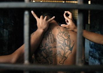 Estados Unidos anunció este lunes una recompensa de cinco millones de dólares por información que conduzca al arresto o la condena de dos líderes de la pandilla MS-13 (Mara Salvatrucha), considerada por el Gobierno estadounidense como una organización transnacional terrorista.