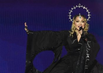 Madonna y Elton John anunciaron este lunes que han hecho las paces después de más de dos décadas de enfrentamiento público por el desprecio expresado por el británico hacia la estadounidense.