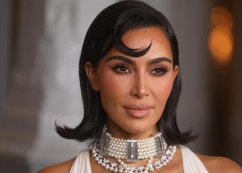 El juicio por el robo de joyas a Kim Kardashian, ocurrido en París en 2016 y que causó sensación mundial, comienza mañana en París, un proceso que volverá a confrontar a la estrella de la telerrealidad y las redes sociales con los asaltantes, denominados en Francia como los "yayoladrones".