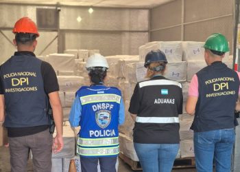 En una acción conjunta realizada por la Dirección Nacional de Servicios Policiales Fronterizos (DNSPF), la Dirección Policial de Investigaciones (DPI) y la Dirección de Aduanas, fue decomisado un cargamento de 14,736 pares de zapatos falsificados, presuntamente con uso ilegítimo de las marcas internacionales Adidas y Nike, en las instalaciones del Centro Logístico de la Operadora Portuaria Centroamericana (OPC), ubicado en Puerto Cortés, Cortés.