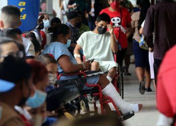 Tegucigalpa-. Colectivos del Partido Libertad y Refundación (Libre) tomaron este martes el acceso al Banco de Sangre del Hospital Escuela, impidiendo que ciudadanos puedan realizar donaciones para familiares hospitalizados.