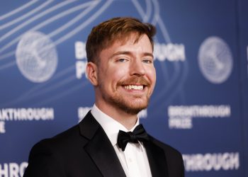Jimmy Donaldson, más conocido por su seudónimo MrBeast, se convirtió este domingo en el primer youtuber en alcanzar los 400 millones de suscriptores.