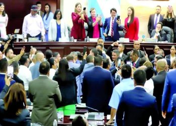 Tegucigalpa-. El presidente de la Confraternidad Evangélica de Honduras, Gerardo Irías, calificó este miércoles al Congreso Nacional como una “Sodoma y Gomorra”, en referencia al desorden y la falta de principios que, a su criterio, imperan en ese poder del Estado.