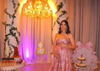La sociedad sampedrana se vistió de gala para celebrar un acontecimiento lleno de amor y anticipación: el baby shower en honor a Yazmín Janania Handal, quien espera con ilusión la llegada de su segundo bebe, que al nacer será bautizada con el nombre de Soraya.