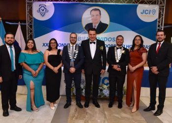 El Senado de JCI San Pedro Sula celebró con gran éxito la XXXV Convención Nacional de Senadores JCI, un encuentro de alto nivel que este año rindió homenaje al distinguido Senador Ramón Enrique Fuentes, reconocido líder del sector bancario y figura clave en la historia de la organización juvenil en Honduras.