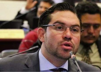 Tegucigalpa-. El diputado del Partido Liberal, Jorge Cálix, lanzó fuertes señalamientos contra el gobierno de Xiomara Castro, acusándolo de tener complicidad en el paso de droga por territorio hondureño a cambio de dinero proveniente del régimen de Nicolás Maduro.
