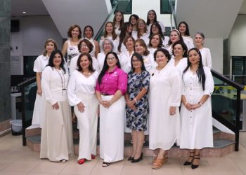 En el lobby de la oficina principal de Banpaís se inauguró la Expoventa "El Arte y la Paz en Honduras" XXI edición, organizada por la Asociación de Mujeres Artistas de Honduras (AMAH) con el respaldo de esta institución financiera, reafirmando así la convicción de que el arte es un pilar de nuestras raíces.