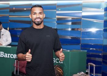 El acuerdo de traspaso del venezolano Yangel Herrera entre la Real Sociedad y el Girona se ha cerrado en 11 millones de euros fijos y 4 en variables, de los que un millón corresponde a condiciones "realistas" y de fácil cumplimiento, informaron fuentes de la negociación.
