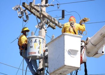 La Empresa Nacional de Energía Eléctrica (ENEE) ha notificado interrupciones temporales en el servicio eléctrico para el período del viernes 12 y domingo 14 de diciembre de 2025 debido a trabajos de mantenimiento en sus redes.