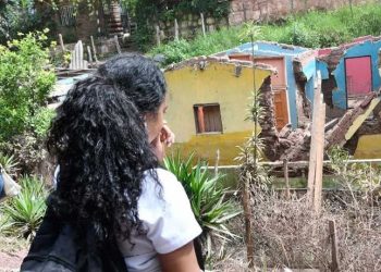 Tras 40 años de una vida en serenidad, la familia de Francisco Salgado Ochoa perdió su casa tras el colapso de una alcantarilla que causo la inundación de su hogar y lugares de su alrededor, este acontecimiento fue hace más de 10 días y han tenido que vivir en un albergue.