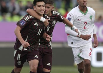 El talento no es suficiente, aunque abre puertas, y la razón para que Gilberto Mora de Xolos de Tijuana sea a sus 16 años la promesa de México es que tuvo un técnico que lo impulsó, el colombiano Juan Carlos Osorio, un entorno que lo ayuda a crecer y su ambición para mejorar.