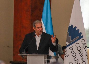 El presidente de la Cámara de Comercio e Industrias de Cortés (CCIC), Karim Qubain, llamó al gobierno a tomar decisiones firmes y urgentes para poner en marcha proyectos estratégicos como El Tablón, Llanitos y Jicatuyo, con el fin de reducir el riesgo de inundaciones y potenciar el desarrollo productivo del Valle de Sula.