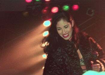 Han pasado 30 años desde que su asesinato sacudió al mundo, pero el legado de Selena permanece más vivo que nunca. Su corazón vuelve a latir a partir de este lunes en un nuevo documental que explora la vida más personal de la reina de la música tejana mexicana (tex-mex).