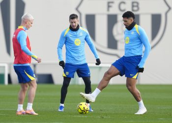 El internacional uruguayo Ronald Araujo, ausente en las últimas semanas por problemas de salud mental, ha entrado en la convocatoria del Barcelona para disputar la Supercopa de España que se disputará en Yeda (Arabia Saudí).