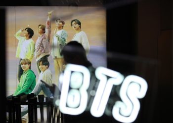 El regreso a los escenarios del fenómeno del K-pop BTS será un espectáculo gratuito para unos 15.000 espectadores y con la previsión de que en los alrededores se congreguen varios miles de fans, afirmó este miércoles la agencia local de noticias Yonhap.