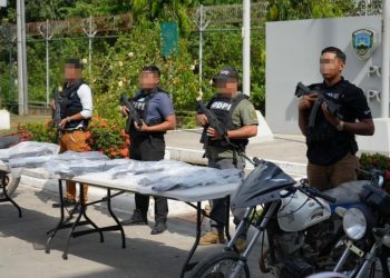 El Progreso. — La Dirección Policial de Investigaciones, en una operación conjunta desarrollada por diferentes direcciones de la Policía Nacional, lograron el decomiso de un importante arsenal vinculado a la estructura criminal denominada “Los Cheles”, en el municipio de El Progreso, departamento de Yoro.