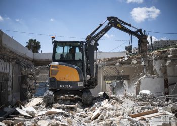 Jerusalén, (EFE).- Las viviendas de Mohamed y Mahmoud Odeh, en Silwan, un barrio de Jerusalén Este ocupada, quedaron este domingo reducidas a escombros por órdenes del Gobierno de Israel.