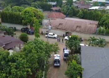 Puerto Cortés.- Con el objetivo firme de recuperar la paz, restablecer el orden público y brindar protección inmediata a la ciudadanía, la Policía Nacional, a través de sus unidades especiales, ha puesto en marcha una intervención operativa masiva y focalizada en el municipio de Omoa, departamento de Cortés, extendiendo las acciones de manera prioritaria a sus aldeas y zonas fronterizas, entre ellas la comunidad de Corinto. ​