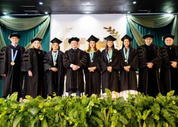 San Pedro Sula.- La Universidad Tecnológica de Honduras (UTH) escribió un nuevo capítulo en la historia de la educación superior del país al graduar a 332 nuevos profesionales durante la ceremonia de la LVII Promoción, un acontecimiento que adquiere un significado especial al celebrarse en el marco del 40 aniversario de la institución.
