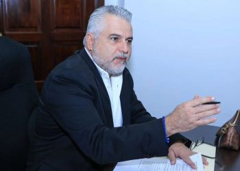 Puerto Cortés.- El gerente de la Empresa Nacional Portuaria (ENP) y comisionado presidencial para el Desarrollo del Sector Logístico, Yaudet Burbara, anunció este jueves una nueva inversión superior a los 20 millones de dólares destinada a la ampliación de la terminal de graneles de Puerto Cortés, una obra que permitirá aumentar la capacidad operativa del puerto, recibir embarcaciones de mayor tamaño y reducir los costos logísticos para productos esenciales que abastecen la canasta básica de los hondureños.