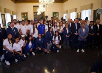 El presidente Nasry Asfura presidió este miércoles la ceremonia de juramentación de la delegación nacional que representará a Honduras en los XXV Juegos Centroamericanos y del Caribe Santo Domingo 2026, integrada por 170 atletas de distintas disciplinas.