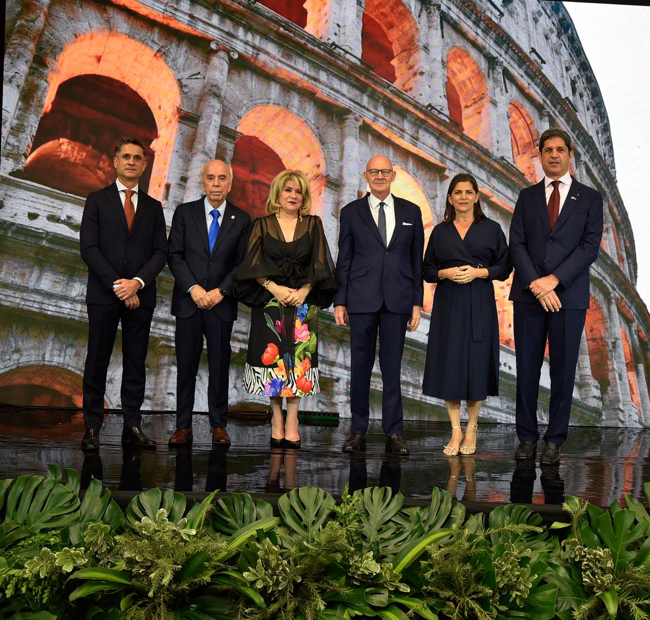 San Pedro Sula volvió a convertirse en escenario de encuentro para la diplomacia internacional. Representantes de misiones consulares, autoridades gubernamentales y personalidades del sector empresarial se dieron cita en la reunión ordinaria de octubre de la Asociación Cuerpo Consular Sampedrano (ACCS), que tuvo como anfitrión al Consulado Honorario de Italia.