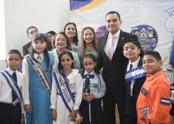 Tegucigalpa.- El presidente del Congreso Nacional, Tomás Zambrano; la directora del Despacho de Acción Social y Esperanza, Yohana Estrada de Zambrano, y la ministra de Educación, Ivette Argueta, lanzaron oficialmente este lunes la XXIX edición del Congreso Infantil 2026 que se realizará del 24 al 27 de octubre.